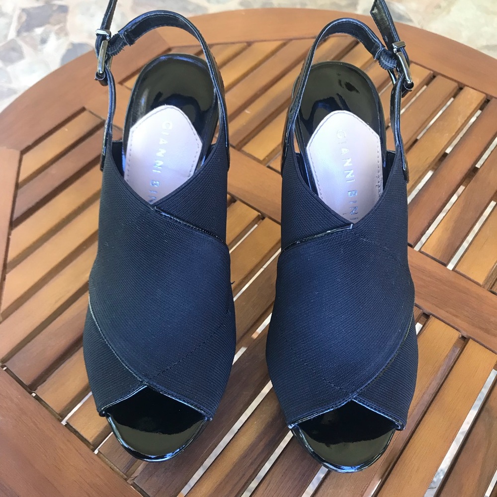 Black Pumps